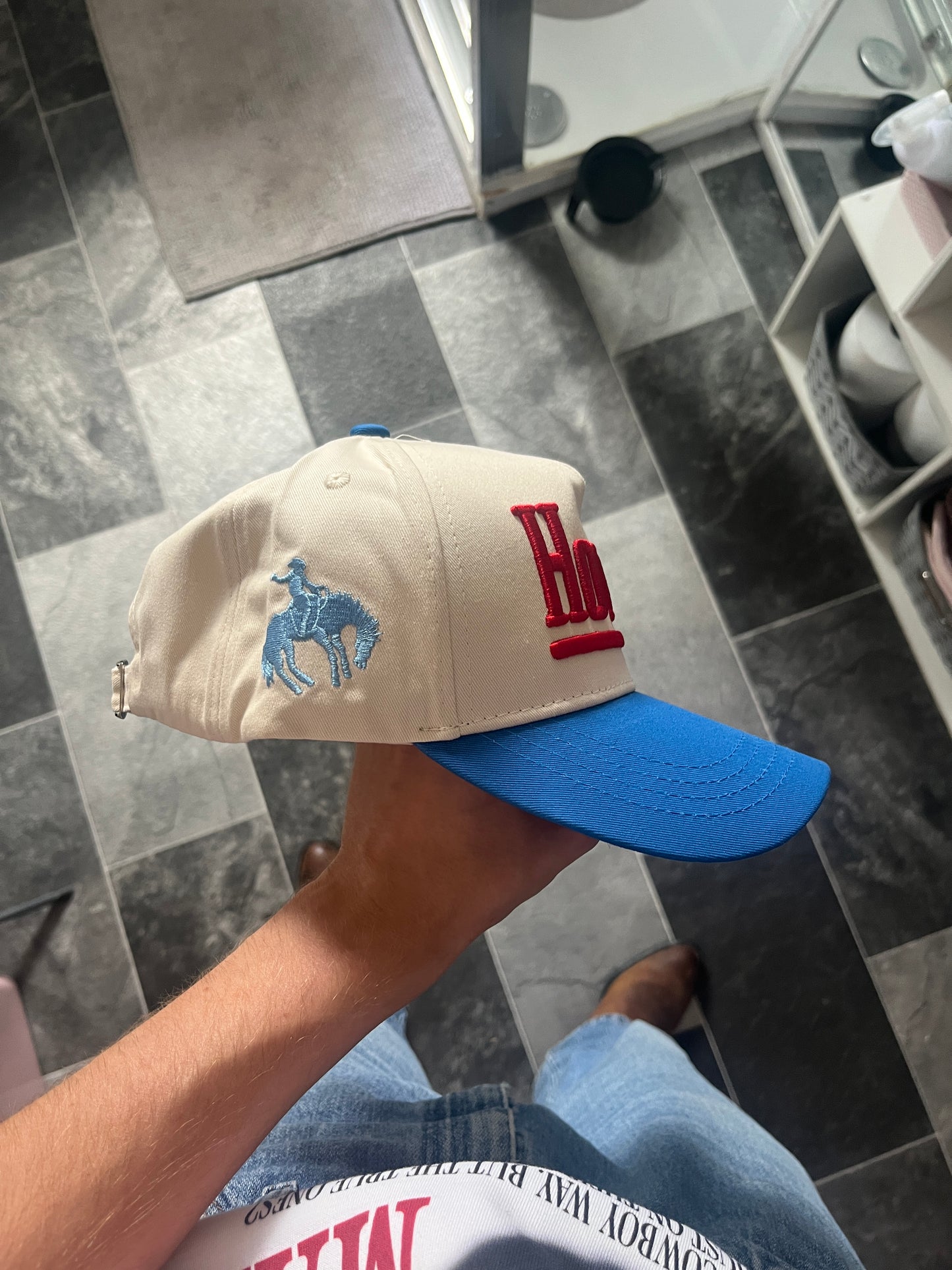 Howdy Slogan Cowboy Cap